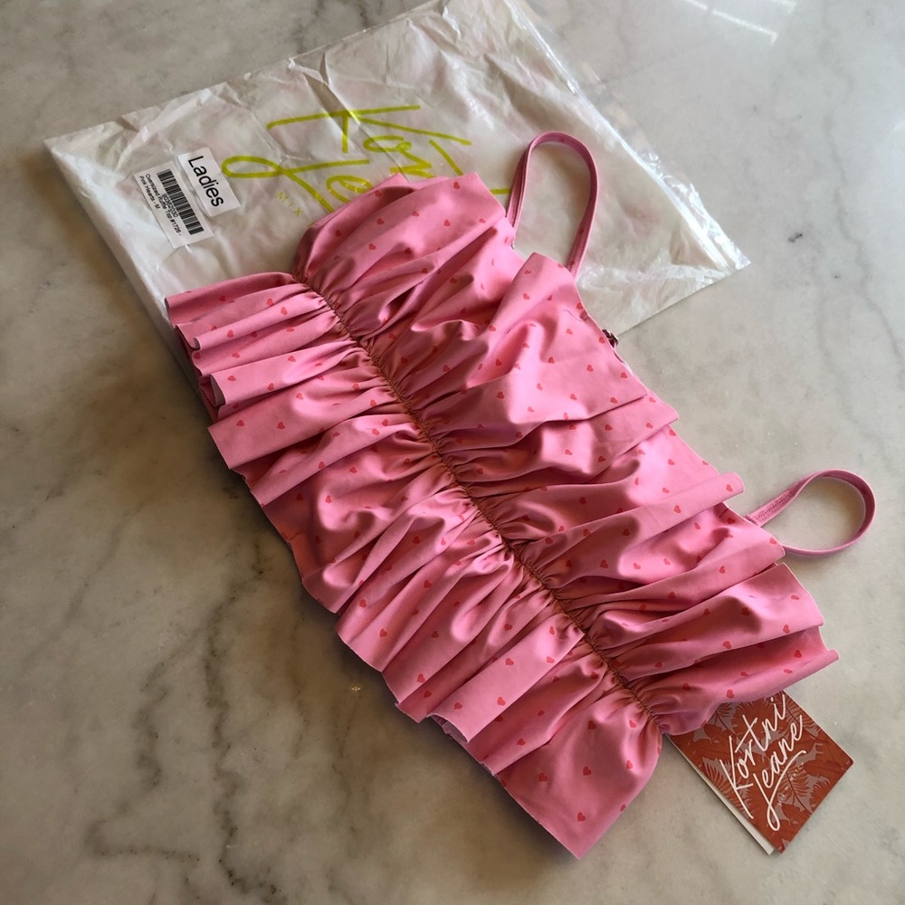 NWT Kortni Jeane oversized ruffle, Medium